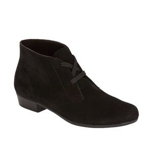 NWOT Munro ankle boot size 9. Super comfortable shoe.